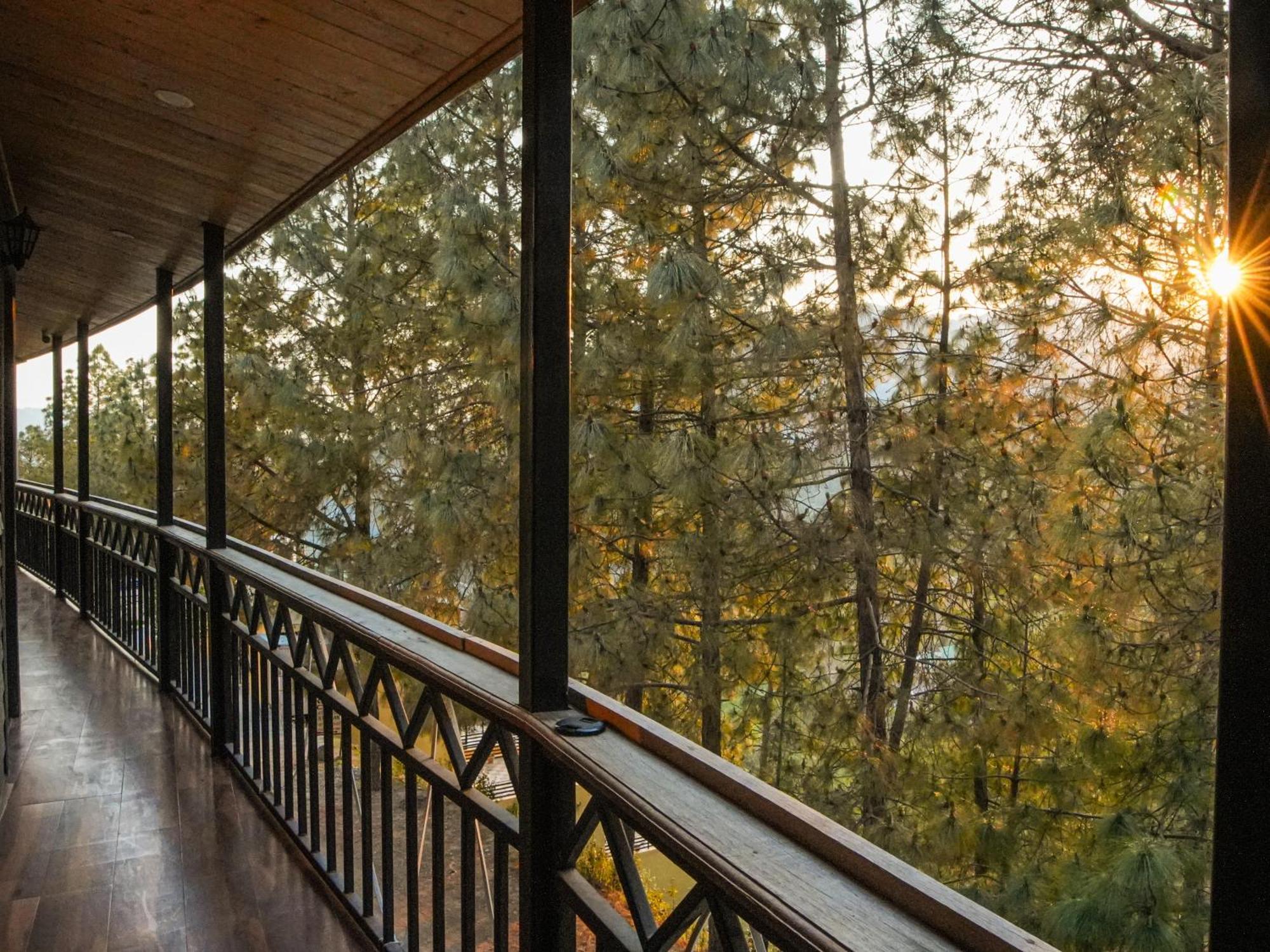 ホテル Thehimalayanliving Whistling Pines マックトシュワー エクステリア 写真