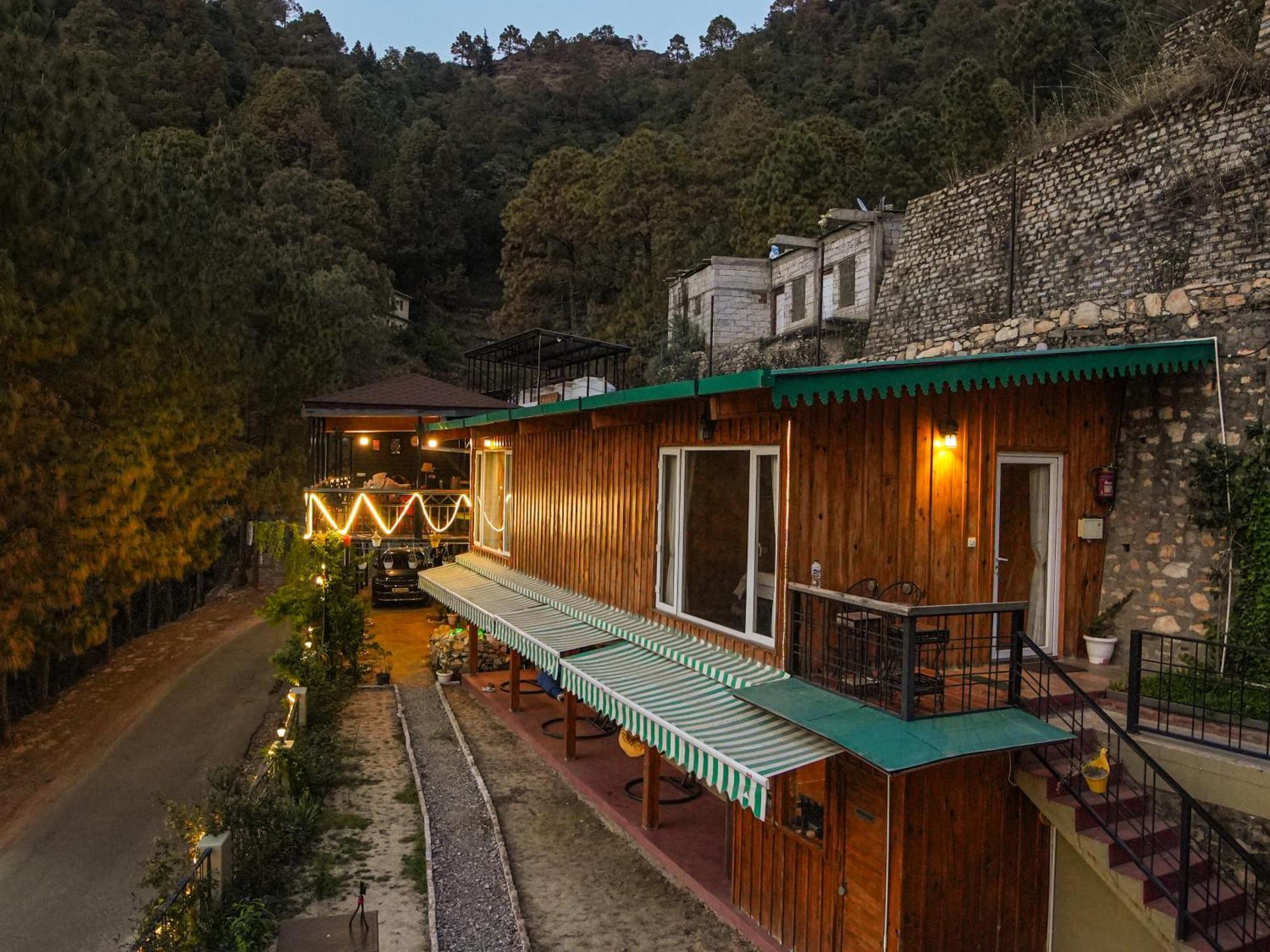 ホテル Thehimalayanliving Whistling Pines マックトシュワー エクステリア 写真